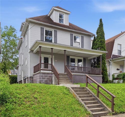 926 Morton St, New Castle, PA, 16101-4426 | Card Image