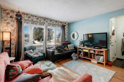 4401 Greenview Dr Ne, Home with 5 bedrooms, 2 bathrooms and 3 parking in Calgary AB | Image 2