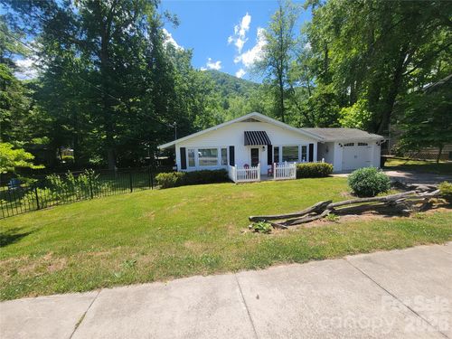 221 Moody Farm Rd, Maggie Valley, NC, 28751-9704 | Card Image