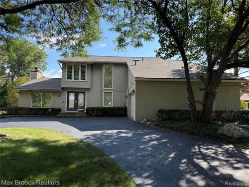 3958 Winterset Ct, West Bloomfield, MI, 48323-1862 | Card Image