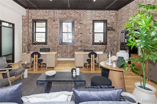 h-917 Broadway, Hannibal, MO, 63401-4200 | Card Image