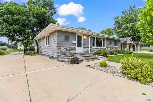3117 S Western Ave, Sioux Falls, SD, 57105 | Card Image