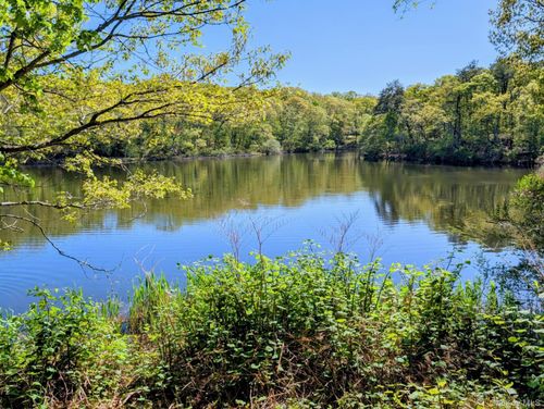 1600 Bay Ave, East Marion, NY, 11939-1558 | Card Image