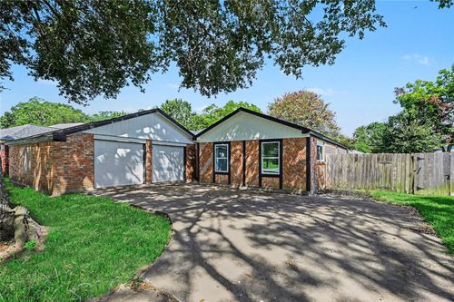 2621 Truman Cir, Rosenberg, TX, 77471-5211 | Card Image