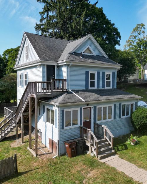 3 Maplewood Ave, Amesbury, MA, 01913-1828 | Card Image