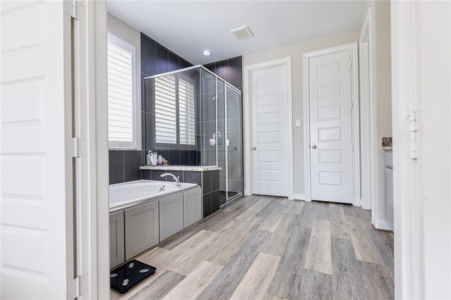 2208 Rocky Shores Ln, House other with 4 bedrooms, 4 bathrooms and 2 parking in Pearland TX | Image 9