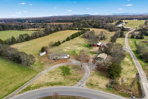 9643 Midland Rd, Bell Buckle, TN, 37020-6026 | Card Image
