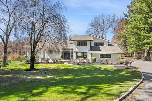 25 Round Hill Rd, North Castle, NY, 10504-2822 | Card Image