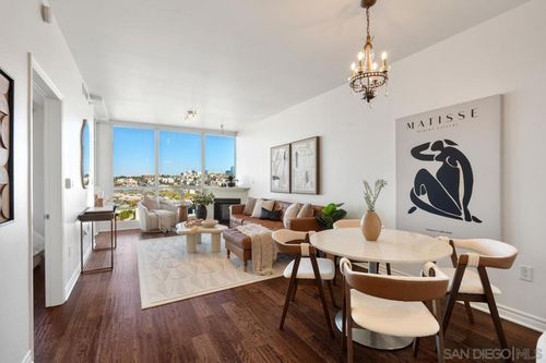 1305-300 W Beech St, San Diego, CA, 92101 | Card Image