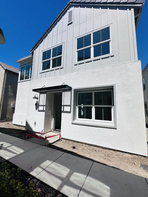 2592 Night Bloom Way, Lathrop, CA, 95330-7040 | Card Image