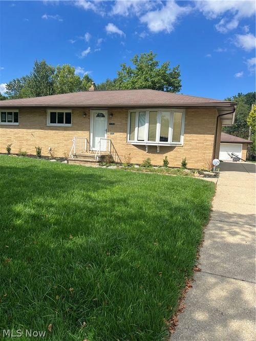 11254 Gordon Dr, Parma, OH, 44130-5149 | Card Image