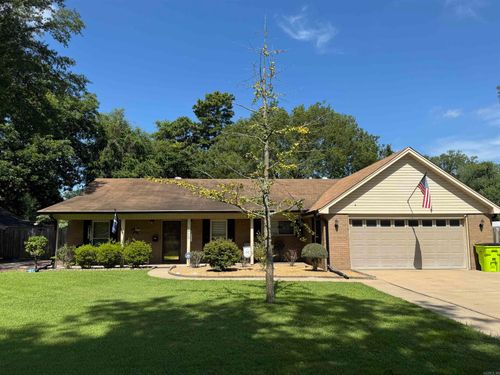 1012 S Leslie St, Stuttgart, AR, 72160-5352 | Card Image