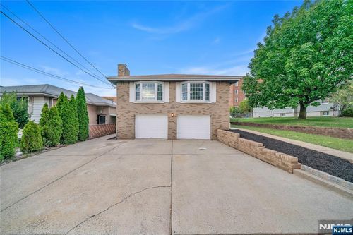 1027 Maple Ave, Ridgefield, NJ, 07657-1008 | Card Image