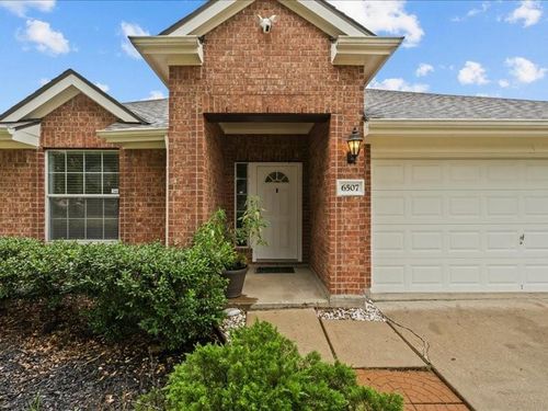 6507 Canyon Mist Ln, Dickinson, TX, 77539-4882 | Card Image