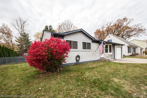 115 Wellington Dr, South Lyon, MI, 48178-1242 | Card Image
