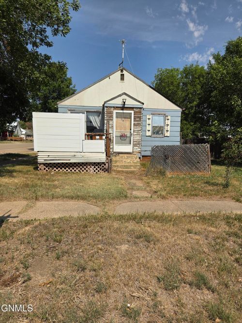904 Washington Ave, Hebron, ND, 58638-7114 | Card Image