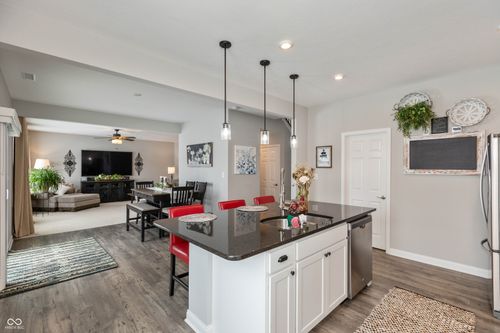 2621 Creek Bank Dr, Columbus, IN, 47201-1604 | Card Image