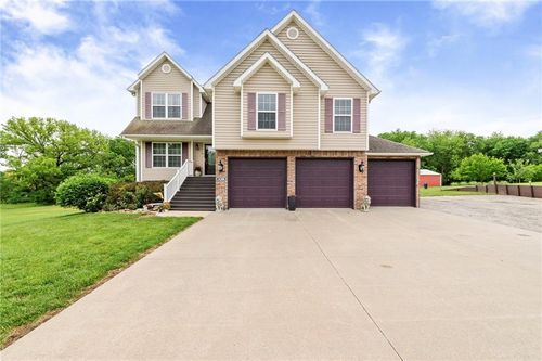 14366 County Road 351, Saint Joseph, MO, 64505-8540 | Card Image