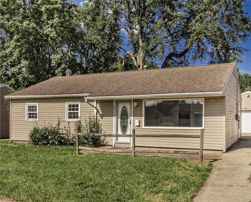 2215 Willowrow Ave Ne, Canton, OH, 44705-3535 | Card Image