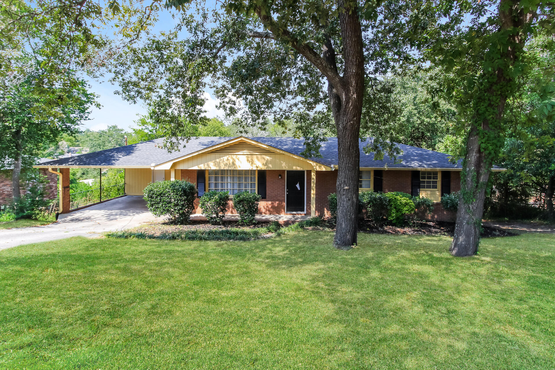 Ashley Cir, North Augusta, SC 29841