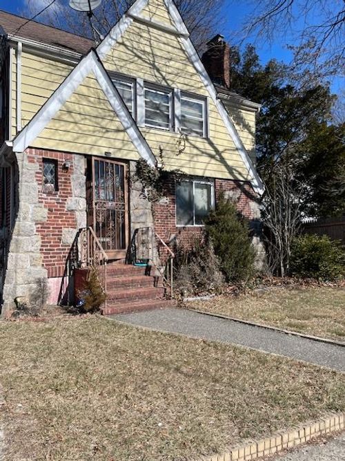 199 Jerusalem Ave, Hempstead, NY, 11550-6400 | Card Image