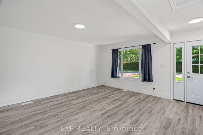 250 William St E, House other with 3 bedrooms, 2 bathrooms and 3 parking in Parkhill ON | Image 6