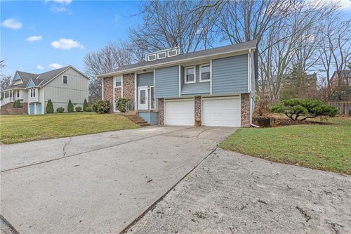 3502 Lake Dr, Lee's Summit, MO, 64064-1801 | Card Image