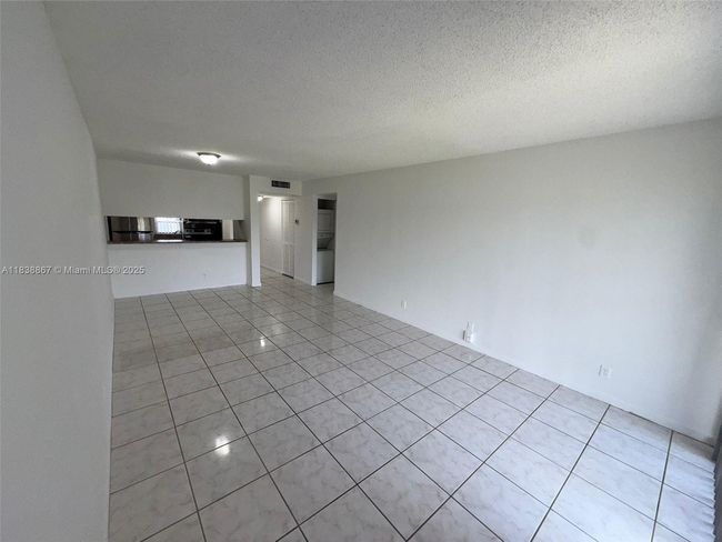 APT-105 - 8560 N Sherman Cir, Condo with 2 bedrooms, 1 bathrooms and null parking in Miramar FL | Image 8