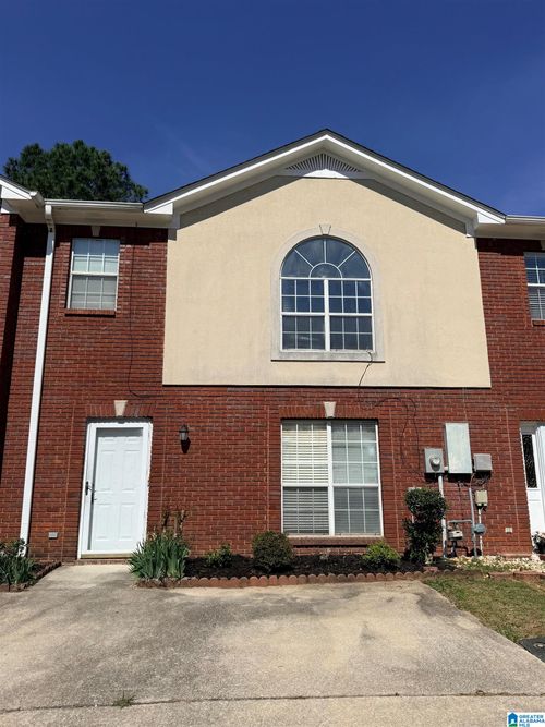 121 Sommersby Cir, Pelham, AL, 35124-1584 | Card Image