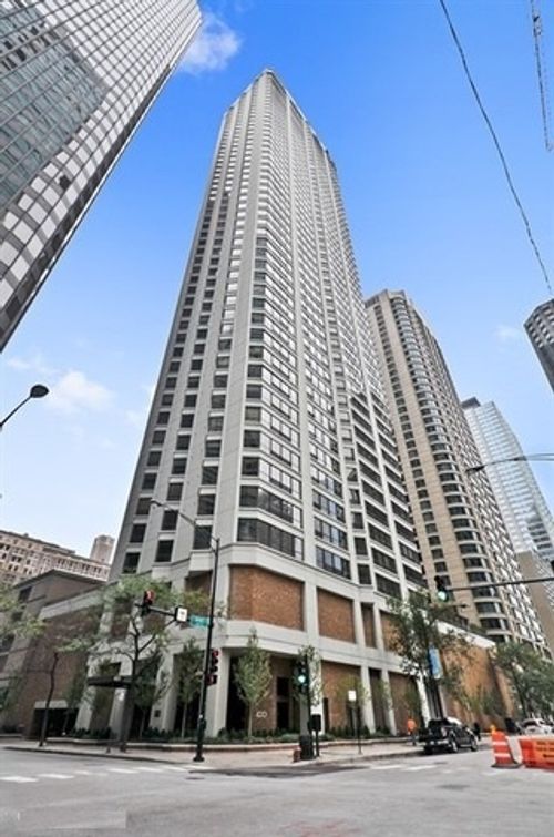 3004-400 E Ohio St, Chicago, IL, 60611-4624 | Card Image