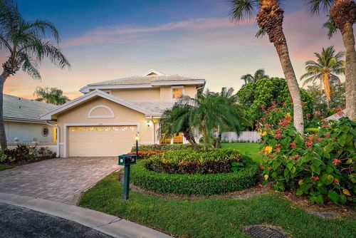 230 Canterbury Dr W, Palm Beach Gardens, FL, 33418-7177 | Card Image