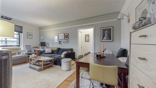 f7-72-34 Austin St, Forest Hills, NY, 11375-5376 | Card Image