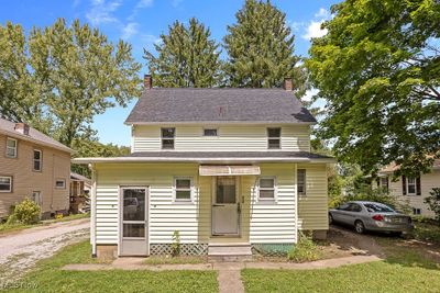 View of front of home featuring a front yard | Image 3