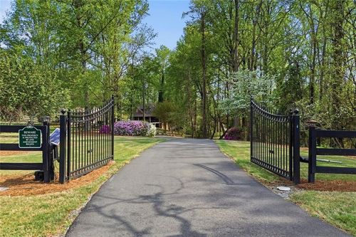 611 Elliott Rd, dawsonville, GA, 30534-6937 | Card Image