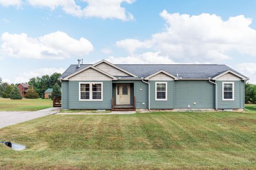 272 Oakbrook Dr, Wisconsin Dells, WI, 53965-9064 | Card Image