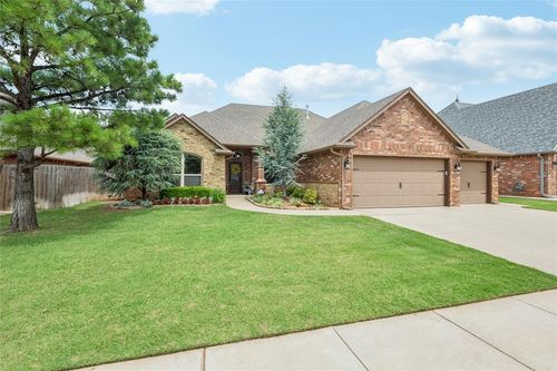 2132 Pine Creek Ave, Yukon, OK, 73099-7413 | Card Image