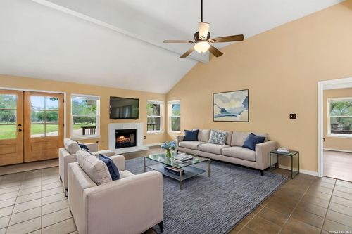 628 Sunshine Mdw, Adkins, TX, 78101-2621 | Card Image