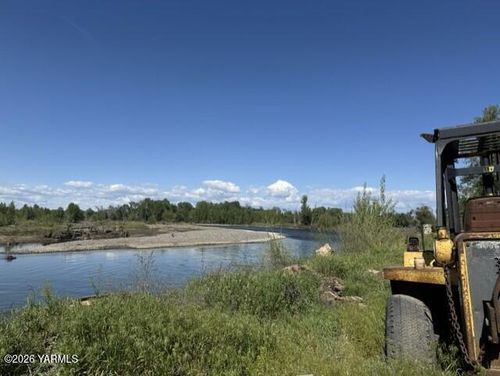 181 Quick Ln, Zillah, WA, 98953-9781 | Card Image