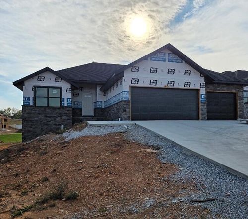 915 S Silverwood Ln, Nixa, MO, 65714-4263 | Card Image