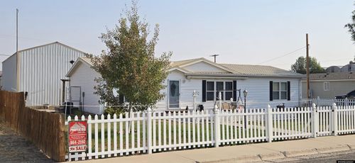 520 Washakie St, Thermopolis, WY, 82443-3222 | Card Image