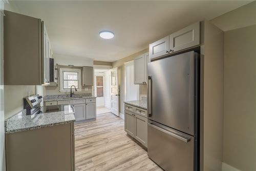 40 Lima St, Warwick, RI, 02889-1712 | Card Image
