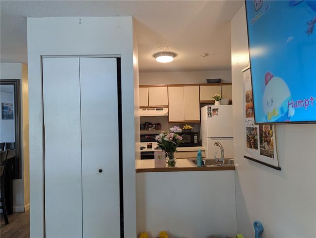 D - 21 Apache Dr, Condo with 2 bedrooms, 1 bathrooms and 2 parking in Westerly RI | Image 22