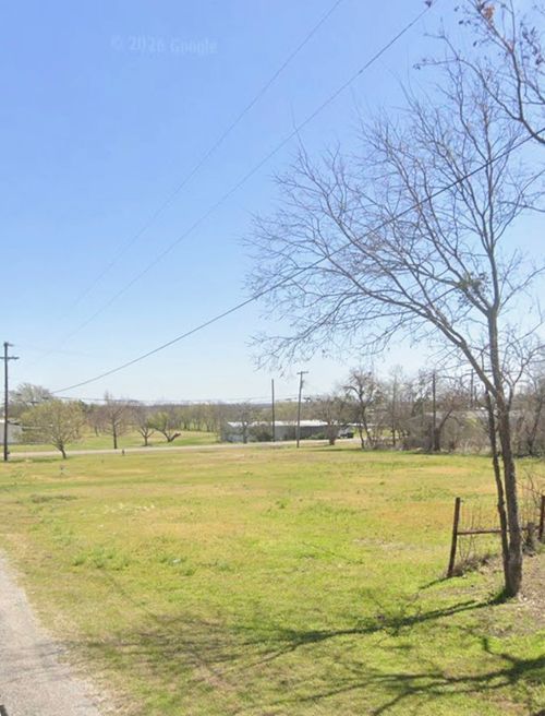 210 Mcelroy St, Whitesboro, TX, 76273-7905 | Card Image