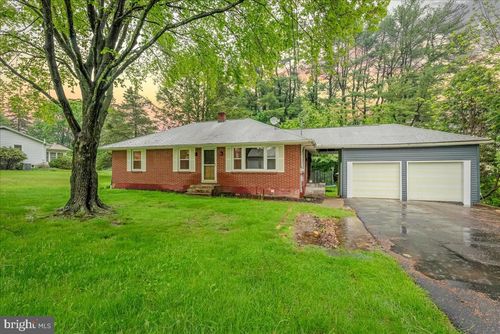 7136 Howell Ter, Stroudsburg, PA, 18360-1190 | Card Image