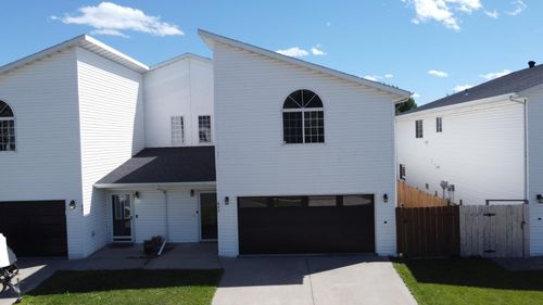 825 12th Ave W, West Fargo, ND, 58078-2410 | Card Image