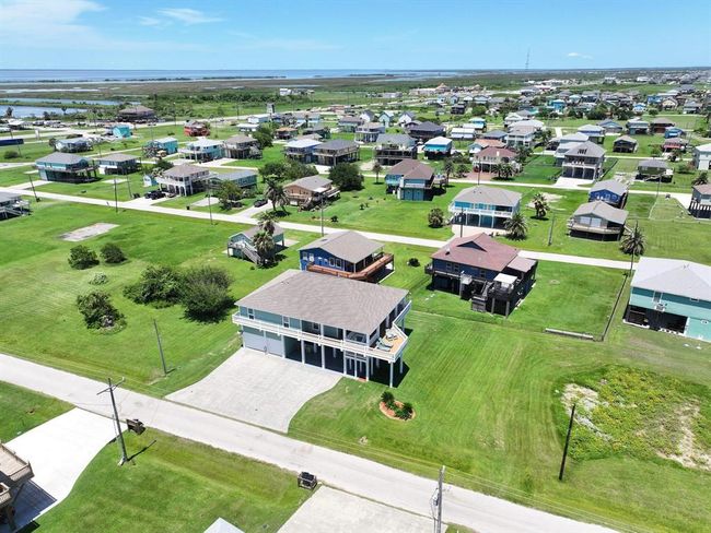 906 Westview, House other with 4 bedrooms, 3 bathrooms and 2 parking in Crystal Beach TX | Image 48