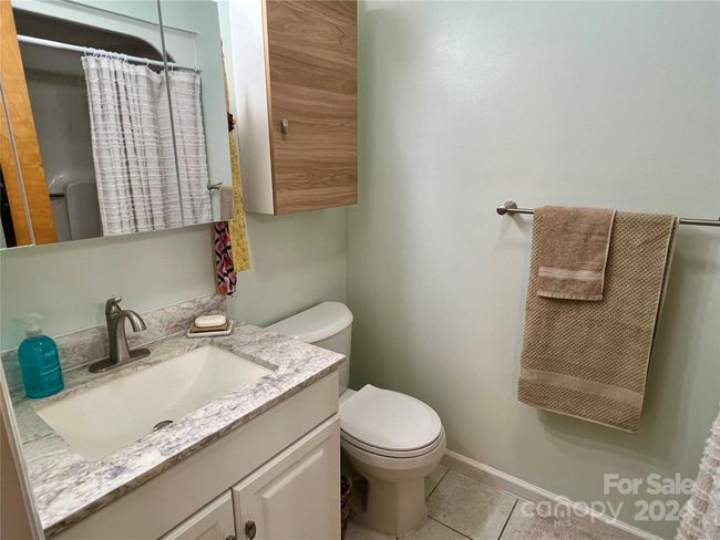 guest bath | Image 16