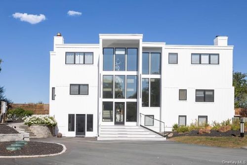 57305 Route 48, Greenport, NY, 11944-2220 | Card Image