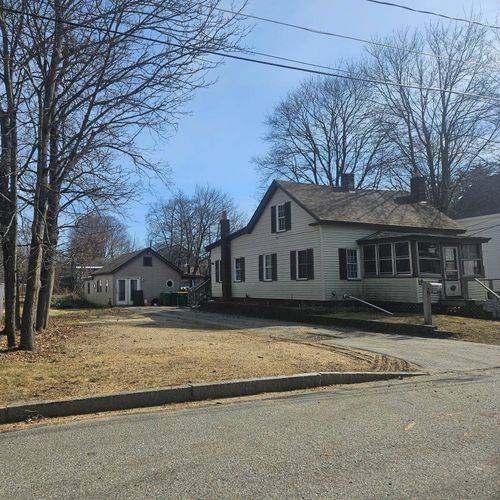 18 Pearl St, Rochester, NH, 03868-8459 | Card Image