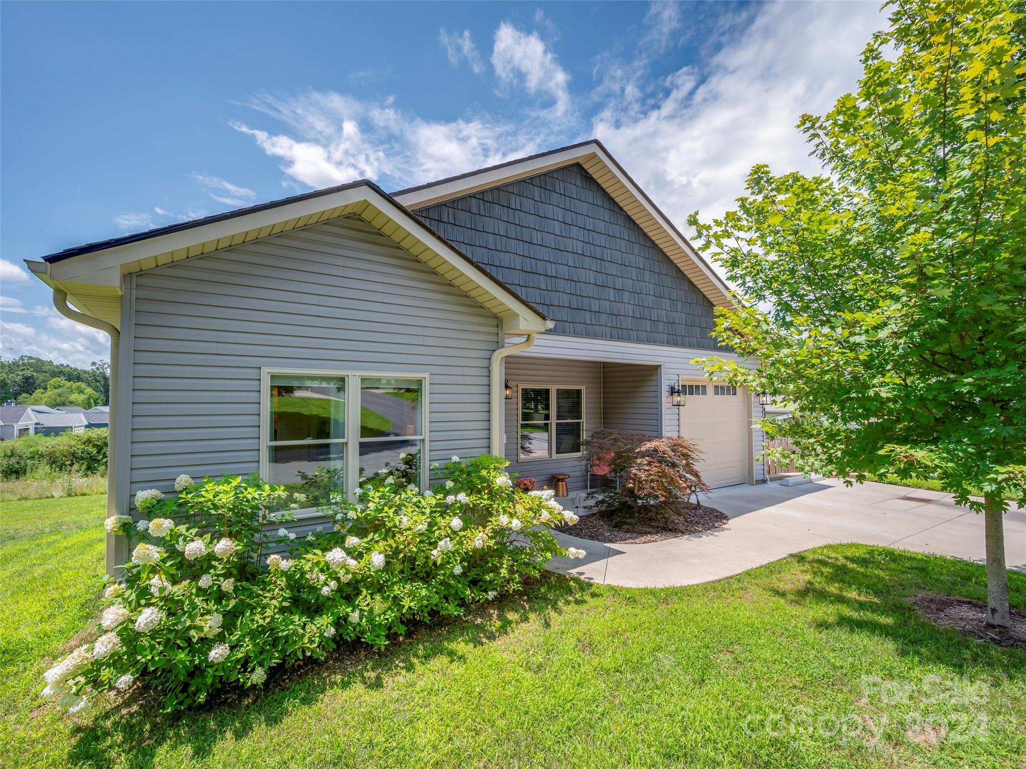 Middle St, Hendersonville, NC 28792